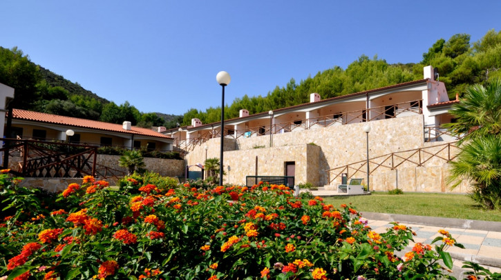 giardino esterno del complesso di Villette Belvedere a Pugnochiuso