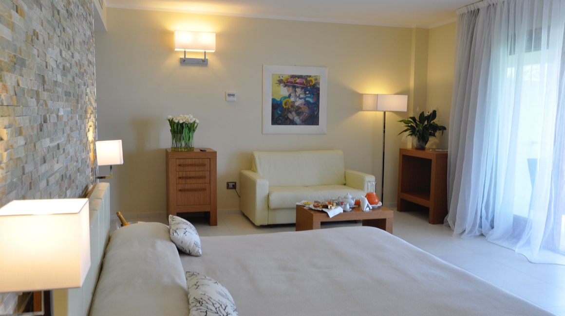 camera da letto in Hotel del Faro a Pugnochiuso sul Gargano