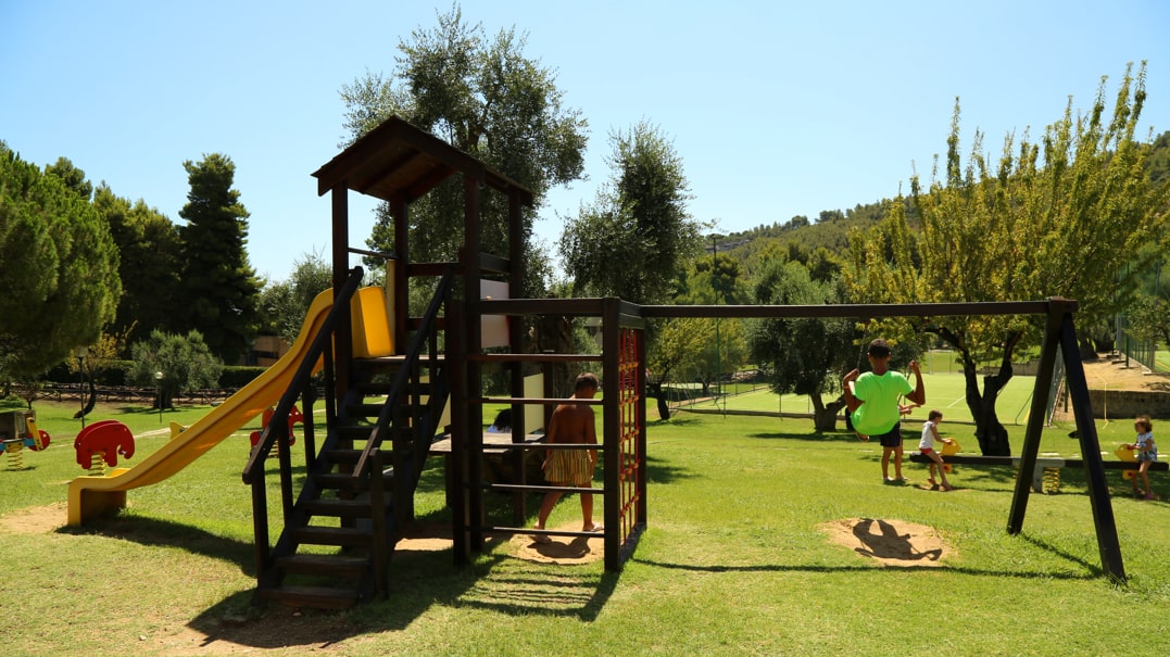 casetta in legno parco animazione per bambini