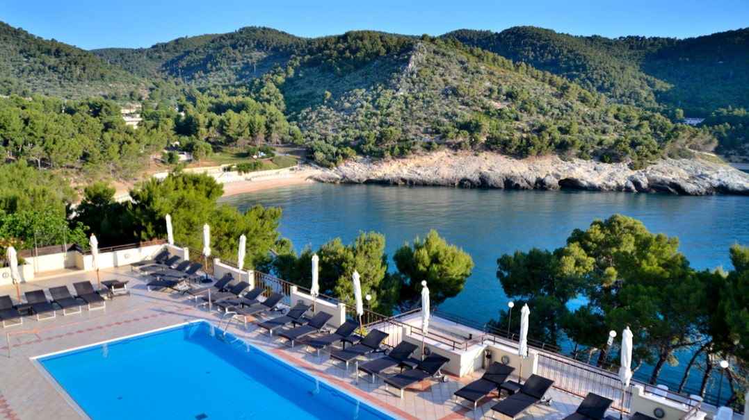 piscina affacciata sul mare di Pugnochiuso