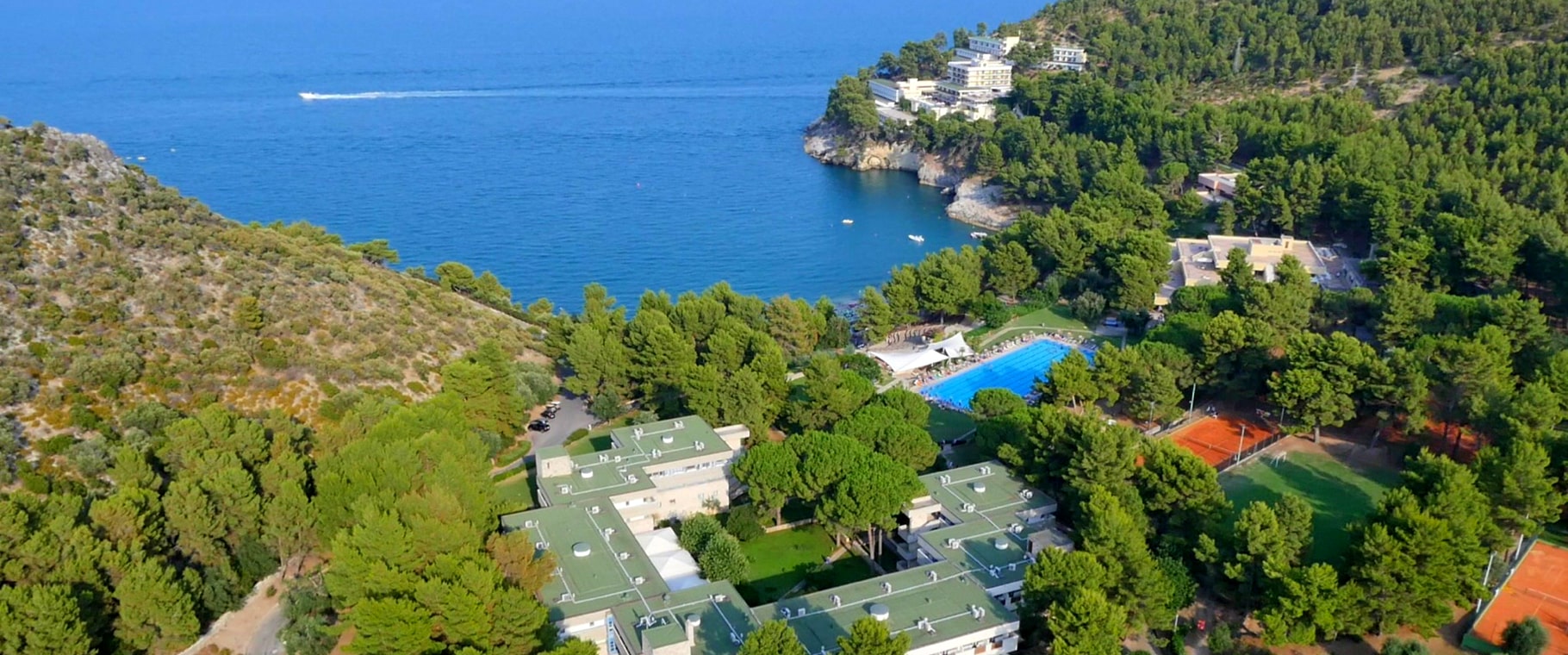 vista dall'alto del resort di pugnochiuso