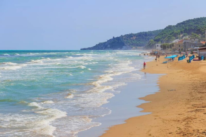 San Menaio: Tra Spiagge Dorate e Foreste di Pini - Pugnochiuso